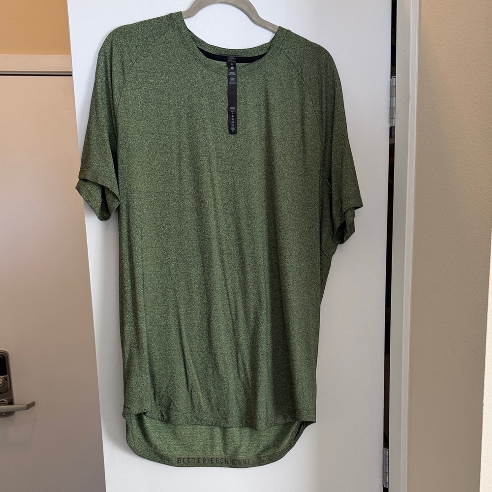 lululemon athletica Men's Green License to Train Short-Sleeve Shirt